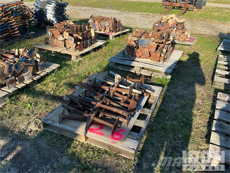 Quantity of (4) Pallets of Screw Jacks for Scaffol Equipamento de andaimes