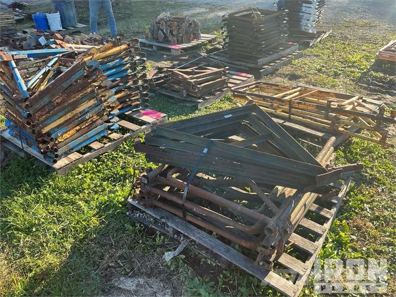 Quantity of (4) Pallets of Outriggers for Scaffold Gradbeni odri