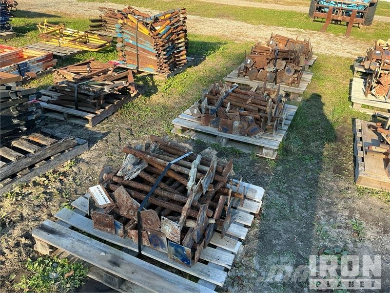 Quantity of (4) Pallets of Screw Jacks for Scaffol Equipamento de andaimes