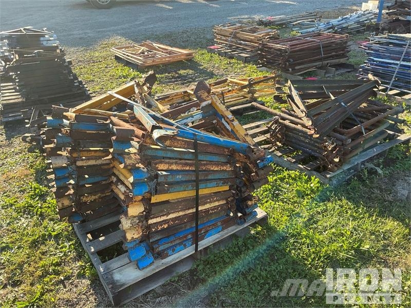 Quantity of (4) Pallets of Outriggers for Scaffold Gradbeni odri