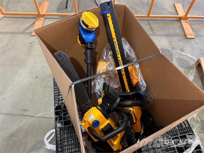 Quantity of 4 pc Cub Cadet Landscaping Tool Kit Outros componentes