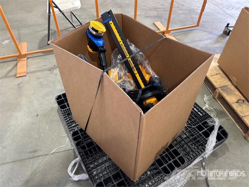 Quantity of 4 pc Cub Cadet Landscaping Tool Kit Outros componentes