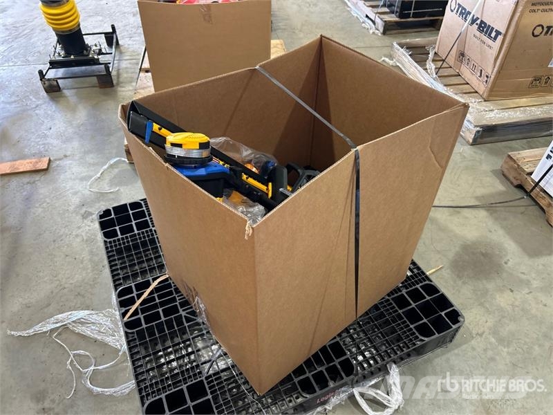 Quantity of 4 pc Cub Cadet Landscaping Tool Kit Outros componentes