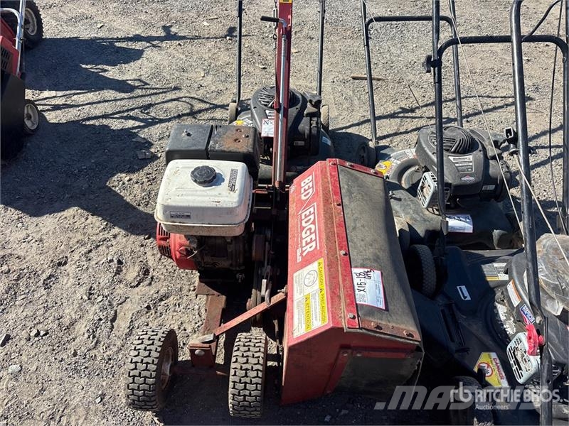 Quantity of (4) Push Mowers & (1) bed edger Ostale poljoprivredne mašine