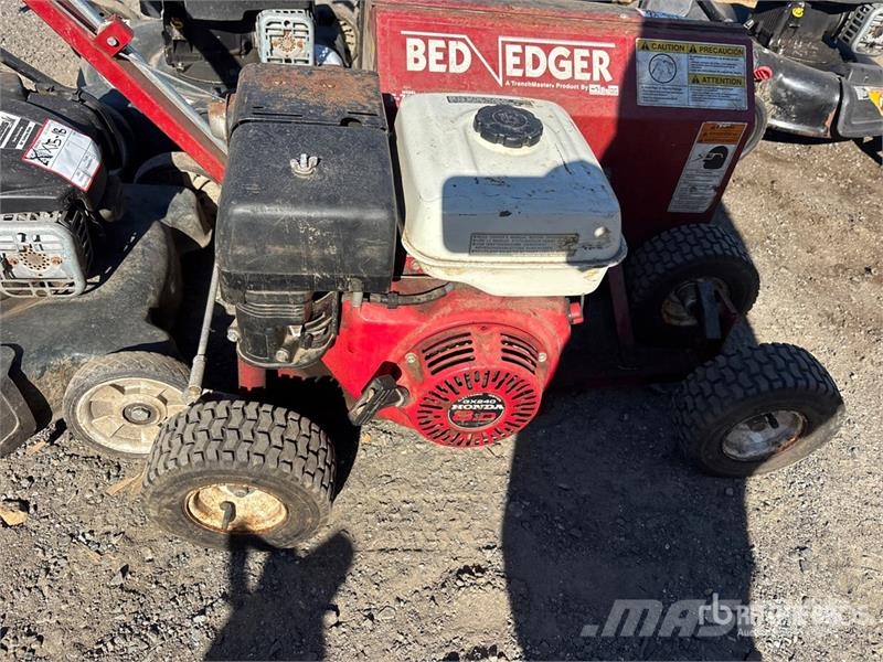 Quantity of (4) Push Mowers & (1) bed edger Ostale poljoprivredne mašine