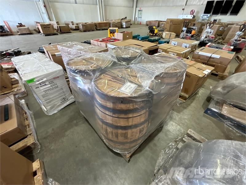 Quantity of (4) Whiskey Barrels Outros componentes