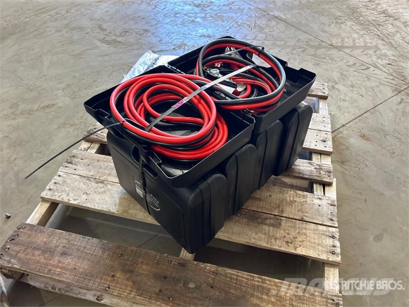 Quantity of (5) 25 ft Booster Cables (Unused) Outros componentes