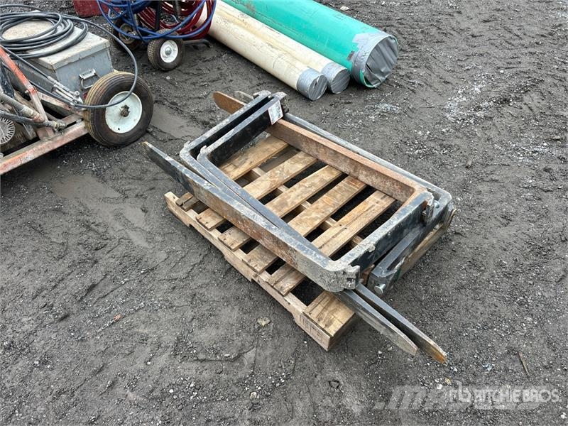 Quantity of (5) Pallets of Pallet of Bobcat Forkli Drugi deli