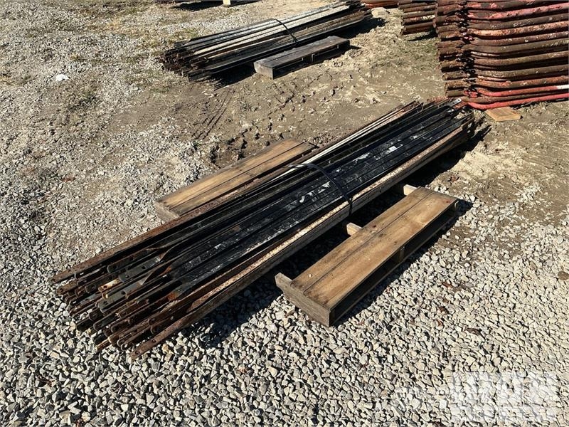 Quantity of (50) Braces and (25) Panels for Scaffo Equipamento de andaimes