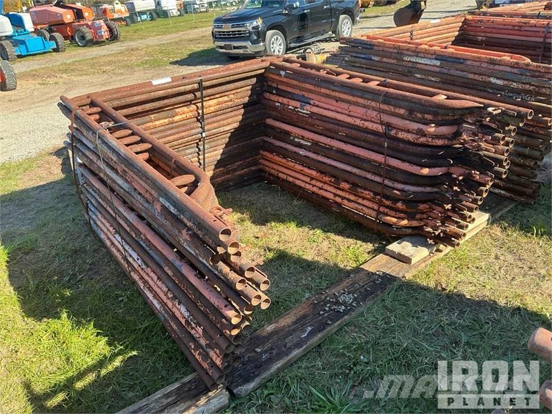 Quantity of (50) Braces and (25) Panels for Scaffo Equipamento de andaimes