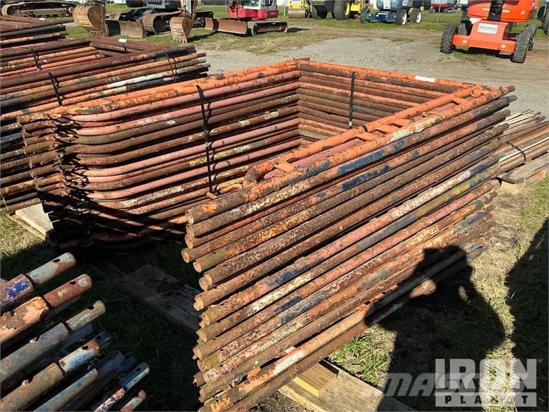 Quantity of (50) Braces and (25) Panels for Scaffo Equipamento de andaimes