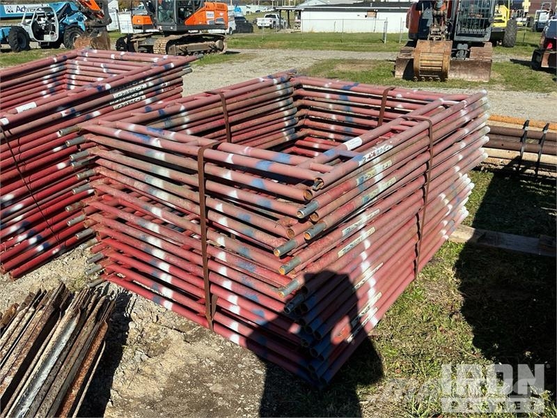 Quantity of (50) Braces and (25) Panels for Scaffo Equipamento de andaimes