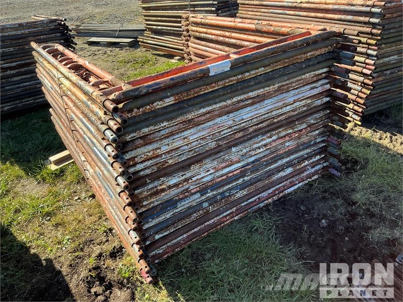 Quantity of (50) Braces and (25) Panels for Scaffo Equipamento de andaimes