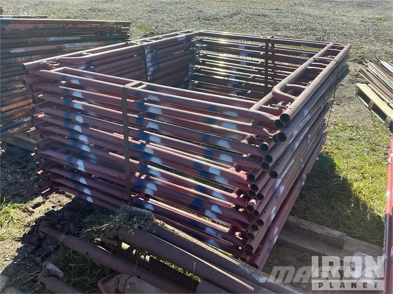 Quantity of (50) Braces and (25) Panels for Scaffo Equipamento de andaimes