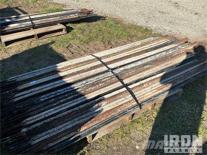 Quantity of (50) Braces and (25) Panels for Scaffo Equipamento de andaimes