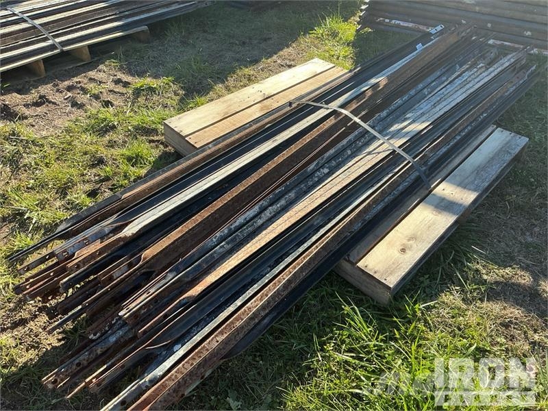Quantity of (50) Braces and (25) Panels for Scaffo Equipamento de andaimes