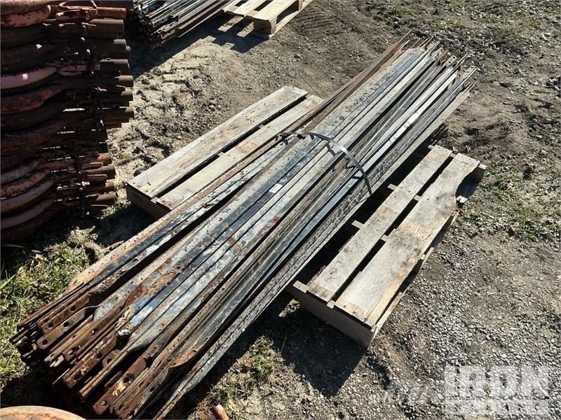 Quantity of (50) Braces and (25) Panels for Scaffo Equipamento de andaimes