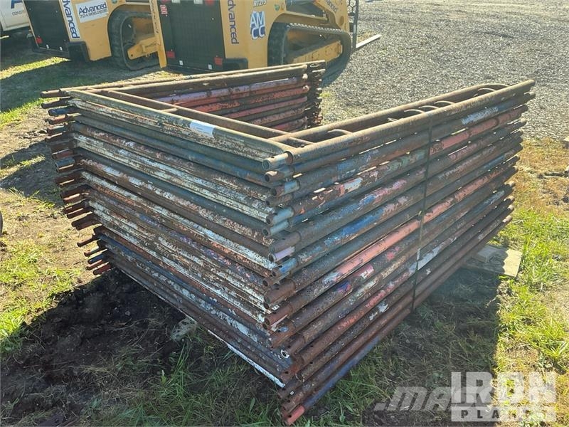 Quantity of (50) Braces and (25) Panels for Scaffo Equipamento de andaimes