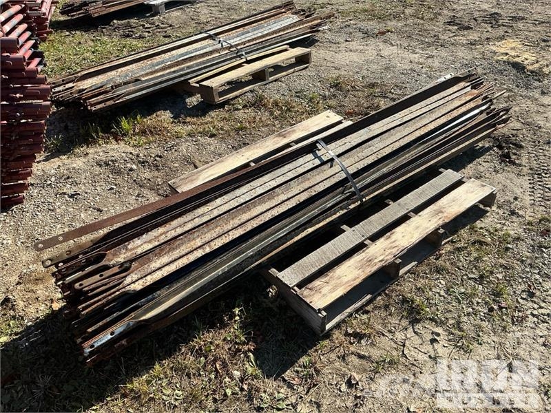 Quantity of (50) Braces and (25) Panels for Scaffo Equipamento de andaimes