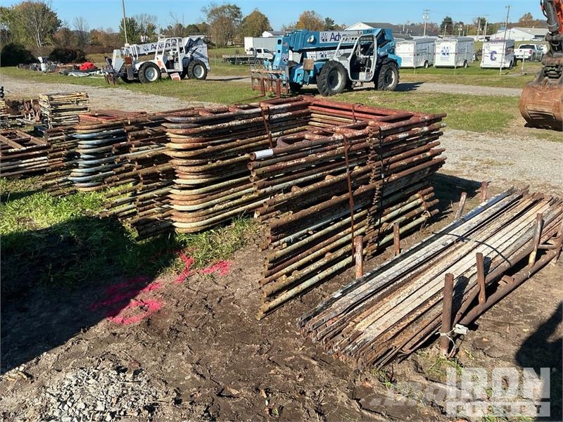 Quantity of (50) Braces and (40) Panels for Scaffo Equipamento de andaimes