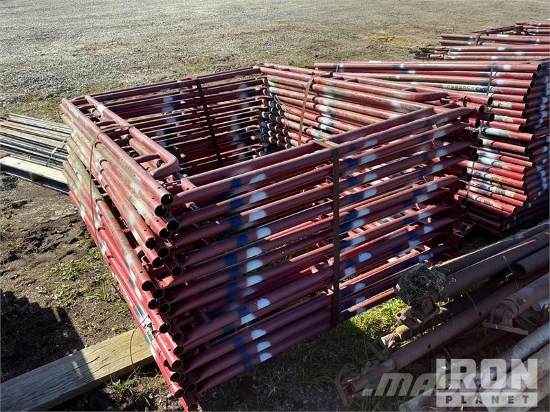 Quantity of (50) Braces and (25) Panels for Scaffo Equipamento de andaimes
