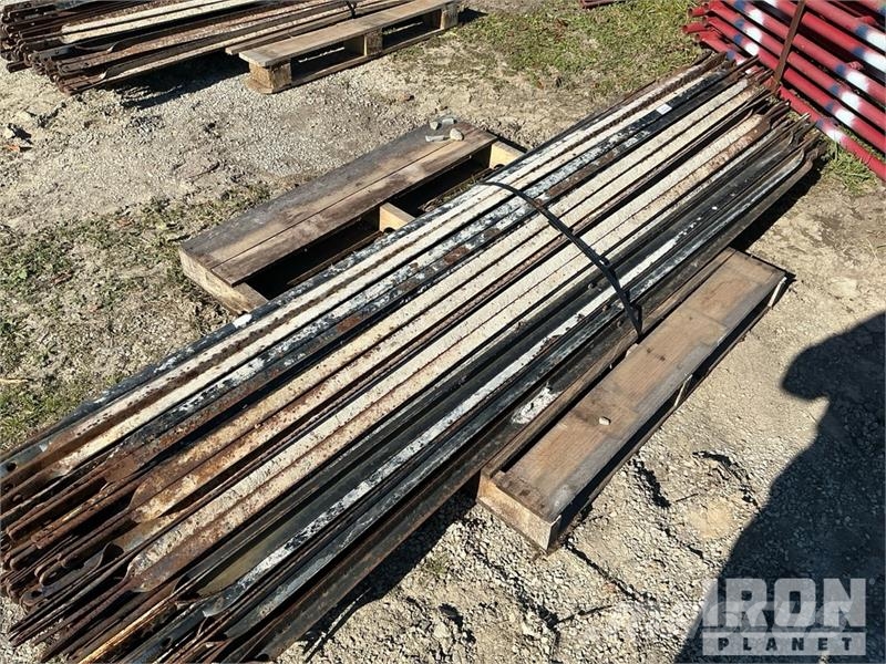 Quantity of (50) Braces and (25) Panels for Scaffo Equipamento de andaimes