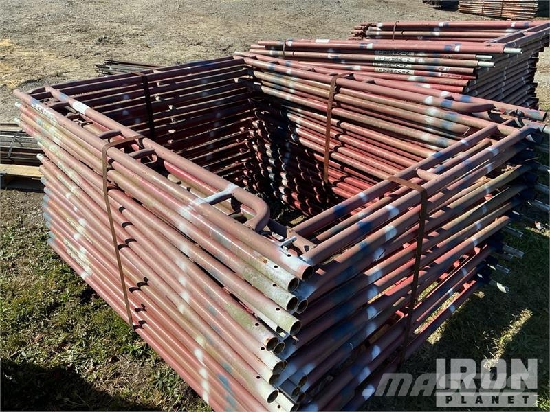 Quantity of (50) Braces and (25) Panels for Scaffo Equipamento de andaimes