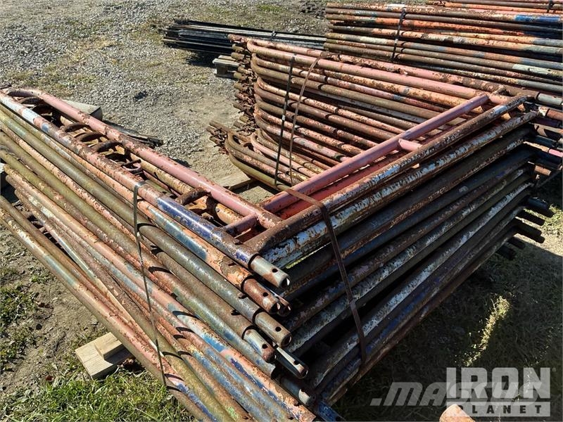 Quantity of (50) Braces and (25) Panels for Scaffo Equipamento de andaimes