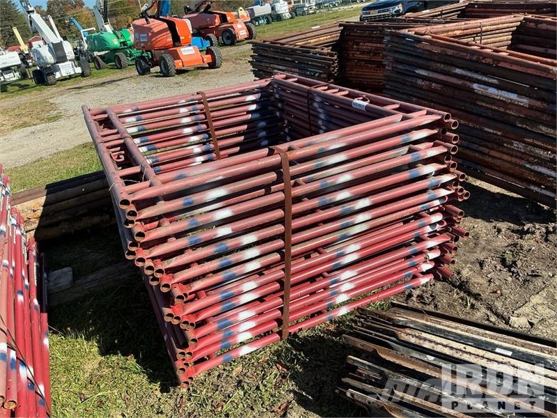 Quantity of (50) Braces and (25) Panels for Scaffo Equipamento de andaimes