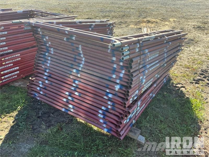 Quantity of (50) Braces and (25) Panels for Scaffo Equipamento de andaimes