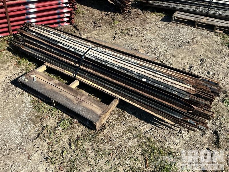 Quantity of (50) Braces and (25) Panels for Scaffo Equipamento de andaimes