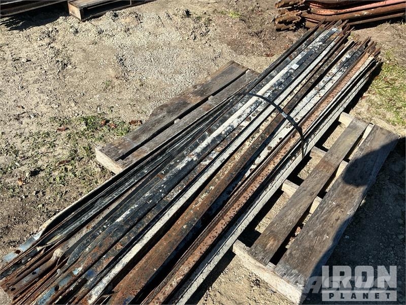 Quantity of (50) Braces and (25) Panels for Scaffo Equipamento de andaimes