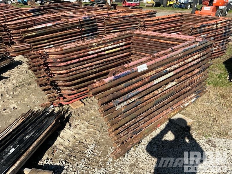 Quantity of (50) Braces and (25) Panels for Scaffo Equipamento de andaimes