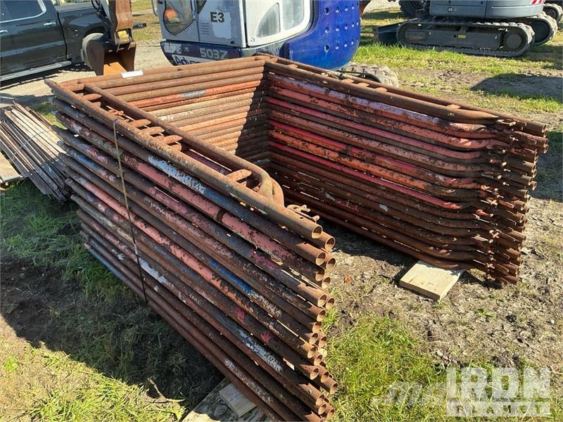Quantity of (50) Braces and (25) Panels for Scaffo Equipamento de andaimes