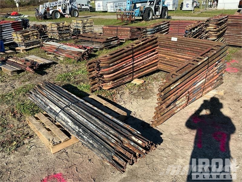 Quantity of (50) Braces and (19) Panels for Scaffo Equipamento de andaimes