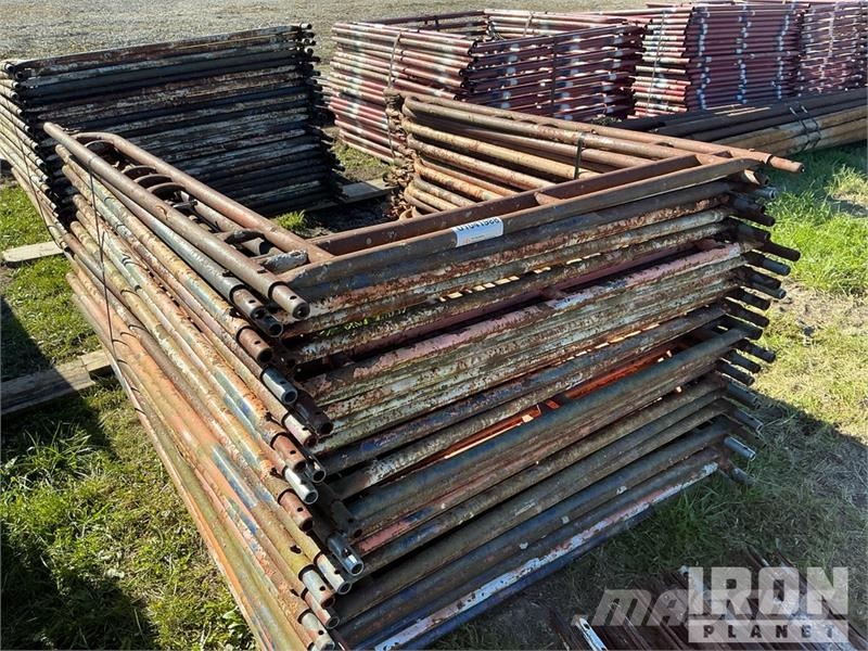 Quantity of (50) Braces and (25) Panels for Scaffo Equipamento de andaimes