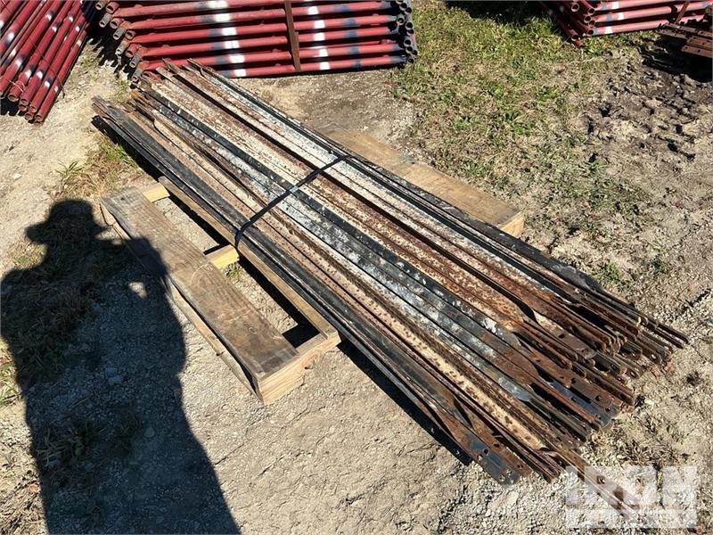 Quantity of (50) Braces and (25) Panels for Scaffo Equipamento de andaimes