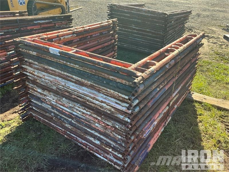 Quantity of (50) Braces and (25) Panels for Scaffo Equipamento de andaimes