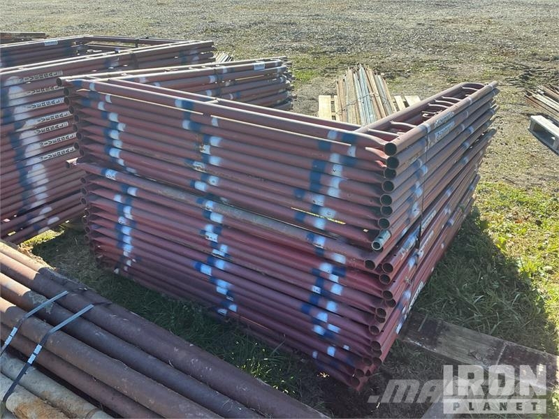 Quantity of (50) Braces and (25) Panels for Scaffo Equipamento de andaimes