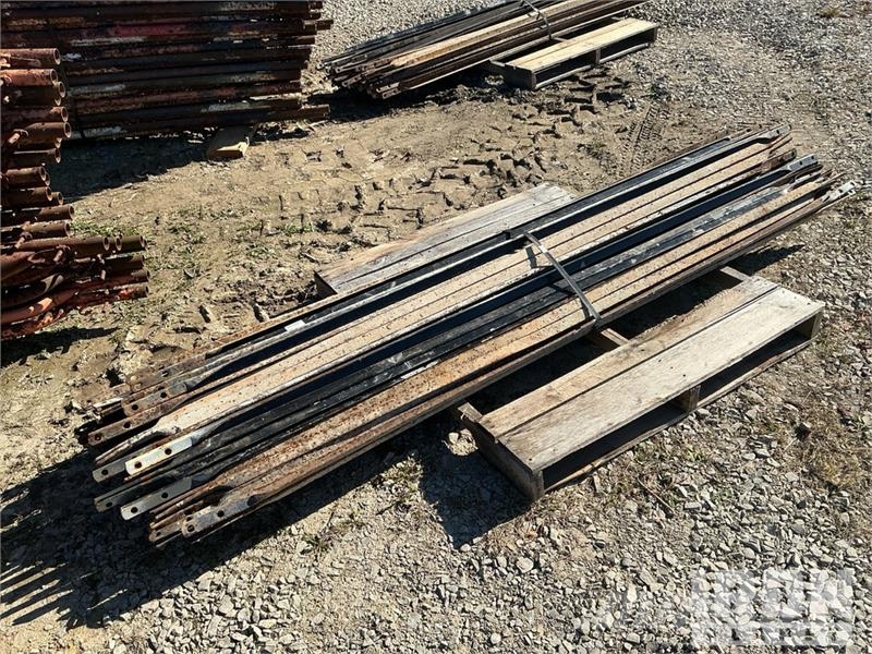Quantity of (50) Braces and (25) Panels for Scaffo Equipamento de andaimes