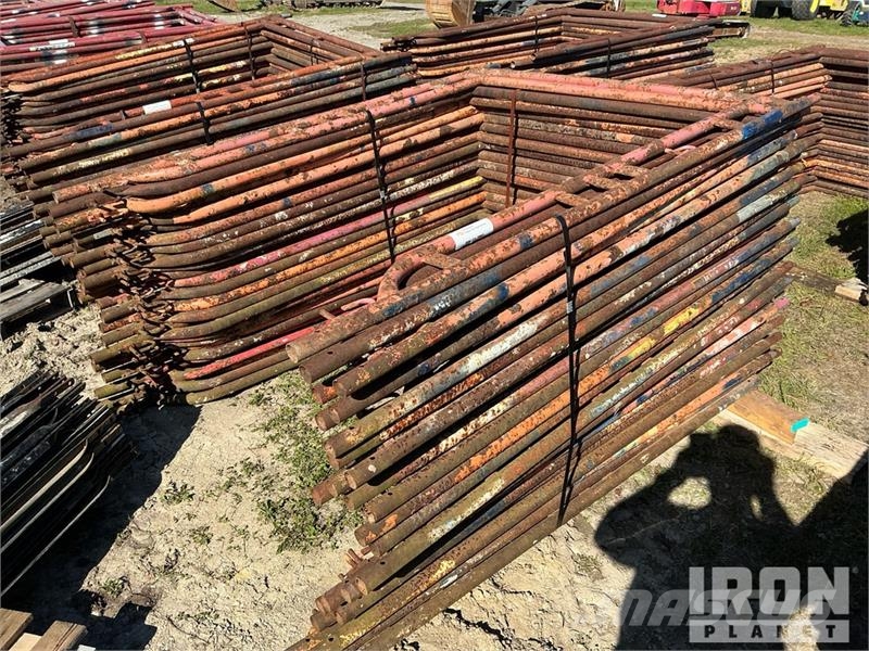 Quantity of (50) Braces and (25) Panels for Scaffo Equipamento de andaimes
