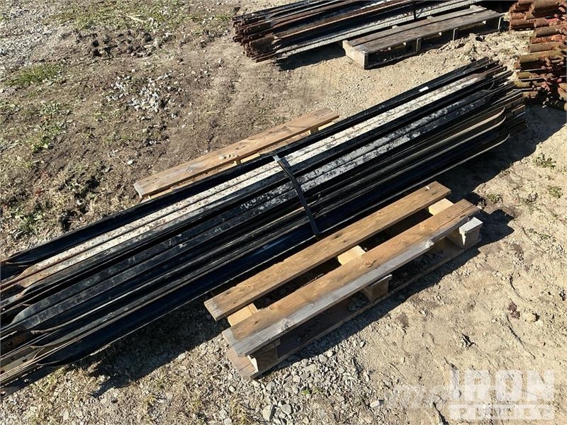 Quantity of (50) Braces and (25) Panels for Scaffo Equipamento de andaimes