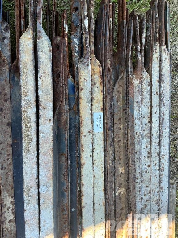 Quantity of (50) Braces and (25) Panels for Scaffo Equipamento de andaimes