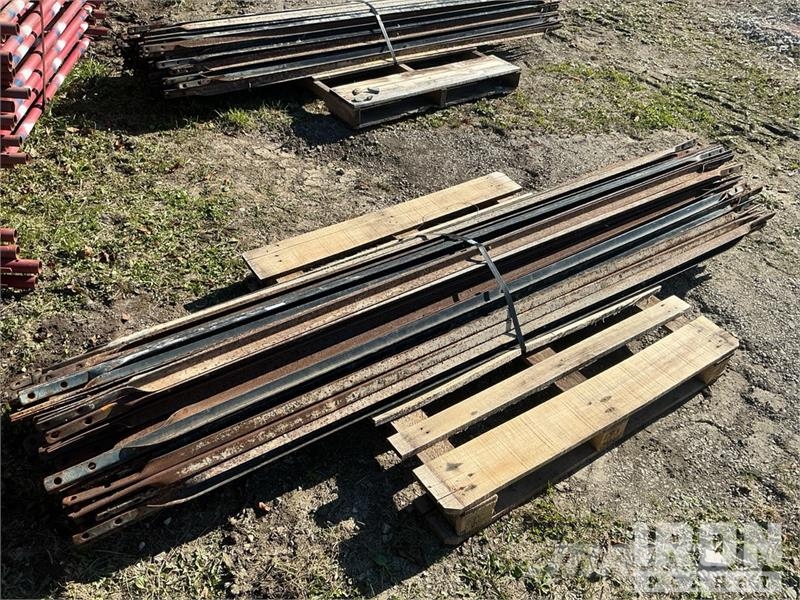 Quantity of (50) Braces and (25) Panels for Scaffo Equipamento de andaimes