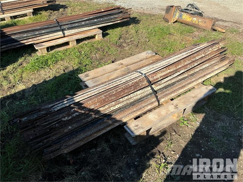 Quantity of (50) Braces and (25) Panels for Scaffo Equipamento de andaimes