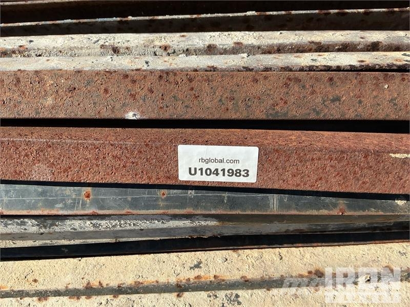 Quantity of (50) Braces and (25) Panels for Scaffo Equipamento de andaimes