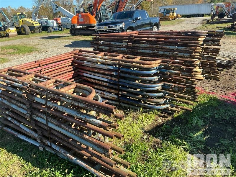 Quantity of (50) Braces and (40) Panels for Scaffo Equipamento de andaimes
