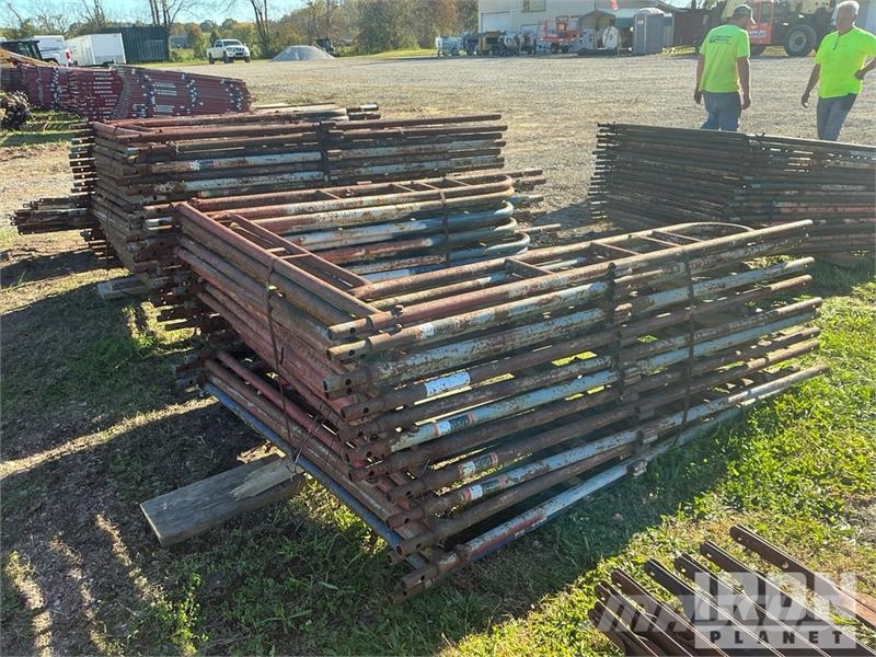 Quantity of (50) Braces and (40) Panels for Scaffo Equipamento de andaimes