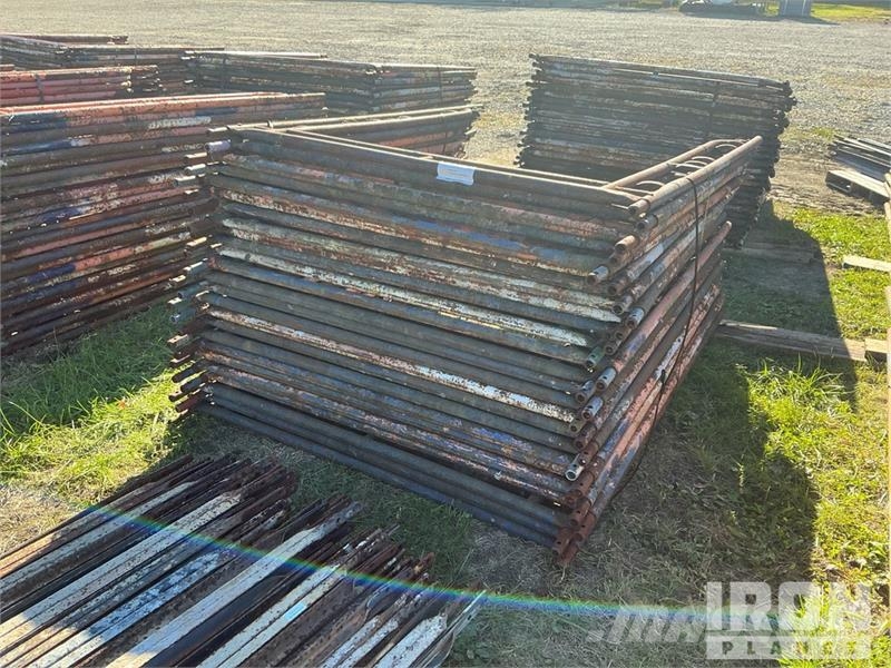 Quantity of (50) Braces and (25) Panels for Scaffo Equipamento de andaimes