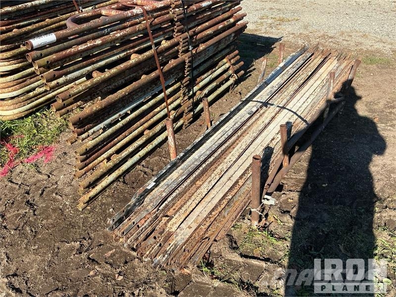 Quantity of (50) Braces and (40) Panels for Scaffo Equipamento de andaimes